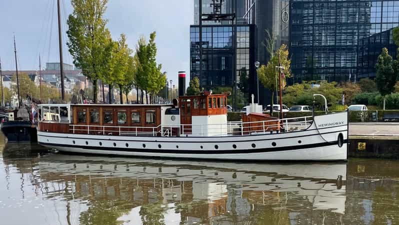 Berlin: Historic Boat Sightseeing City Center Tour