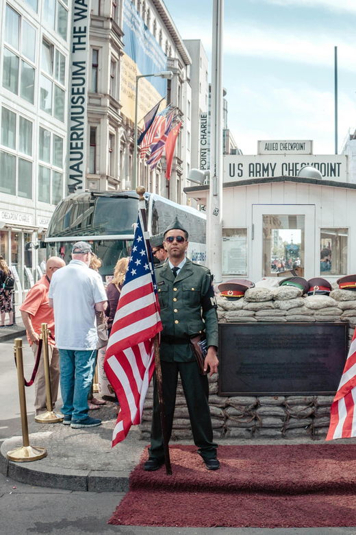 Berlin: Historical Self-Guided Tour of the City in One Walk