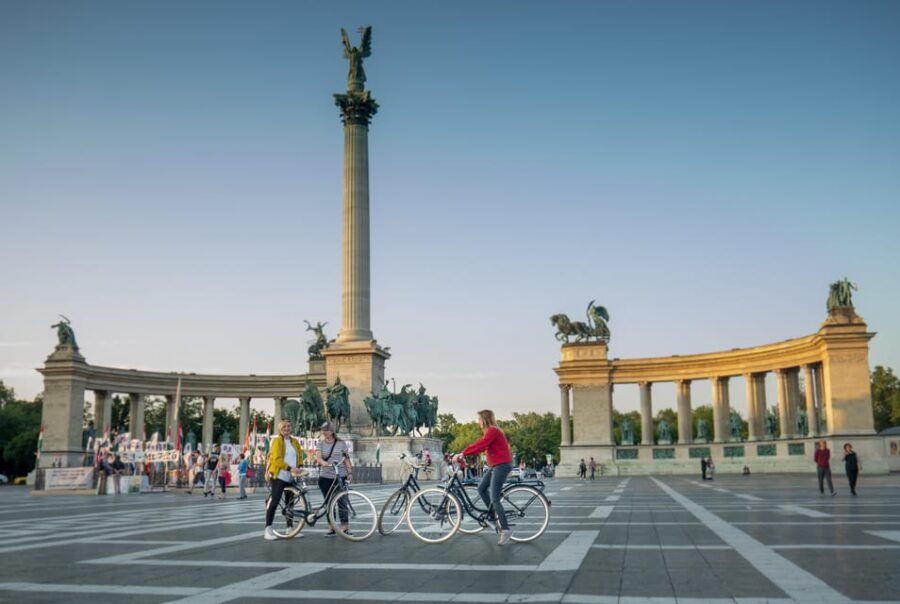 Bike & Budapest: Explore the Citys Charms in 2.5 Hours!