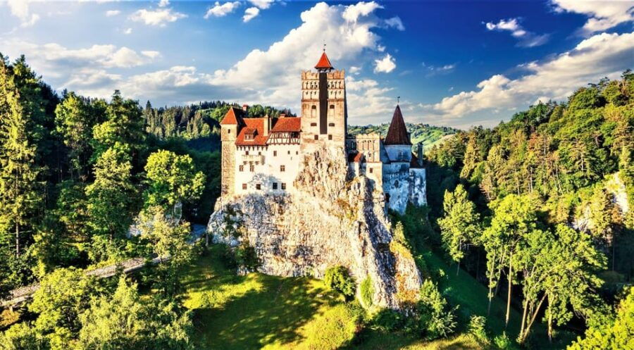 Bucharest: Peles Castle, Bran Castle, & Brasov Old Town Tour