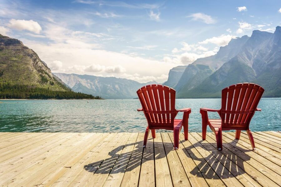 Calgary: Lake Minnewanka, Gondola, Banff, & Hotsprings Tour