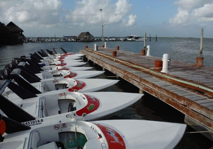 Cancun: Guided Speedboat and Snorkeling Tour