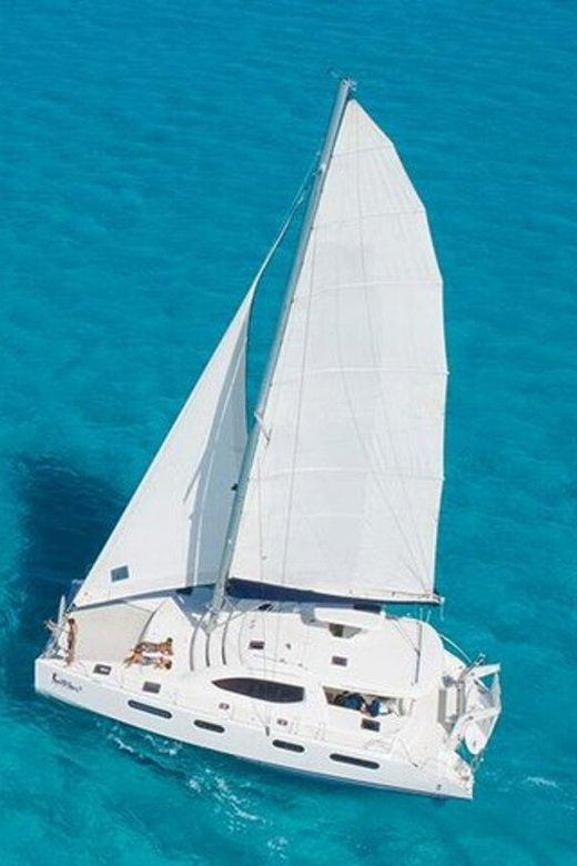 Cancun: Isla Mujeres Sailboat Tour With Snorkeling and Lunch