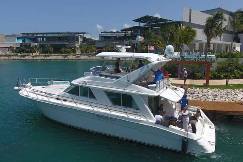 Cancun: Luxury Yacht Tour to Isla Mujeres With Chef – SR55C