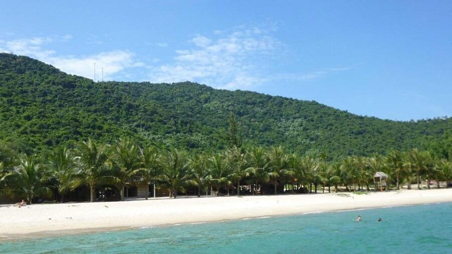 Cham Island: Sightseeing and Snorkeling Day Trip