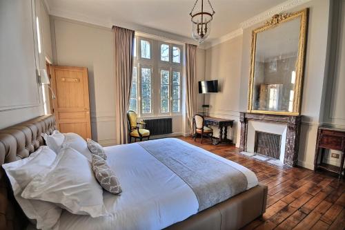 Château De La Bribourdière - Hotel Overview and Location