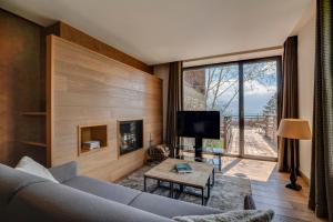 Château Des Avenieres - Relais & Châteaux - Hotel Overview and Location