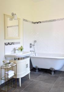 Château Saint Gilles - Bayeux - Hotel Overview