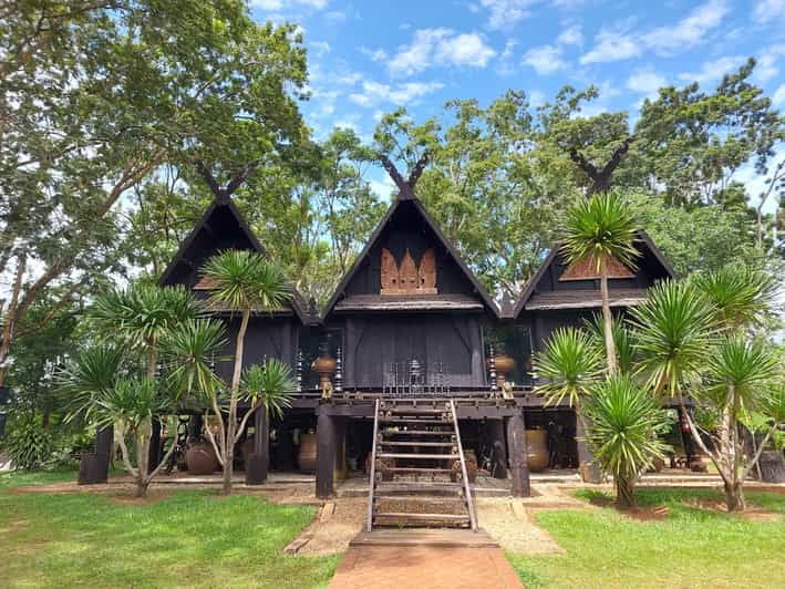 Chiang Rai: Temple Treasures & Popular Sightseeings (Buffet)