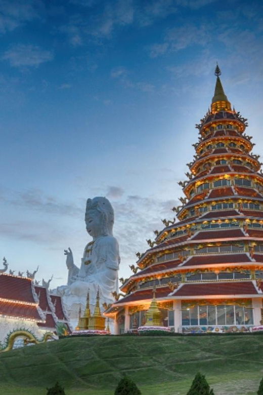 Chiang Rai: White, Blue, & Red Temples & Long Neck Tour