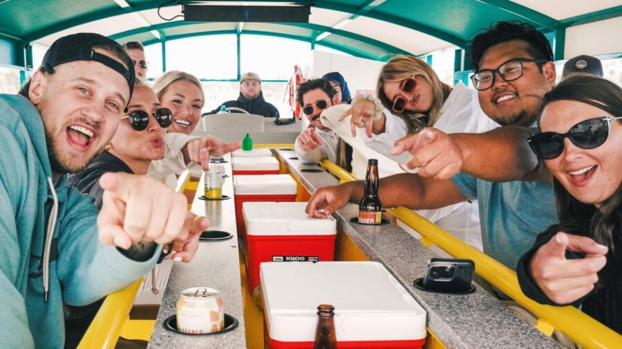 Clearwater: Island Hop and Dolphin Watch Boat Tour