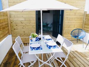 Cloister of Aigrettes, Cottages at La Cotinière - Property Overview