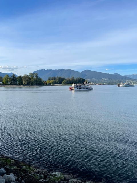 Discover Vancouver: Private Bike Tour in French/English - Experience Highlights