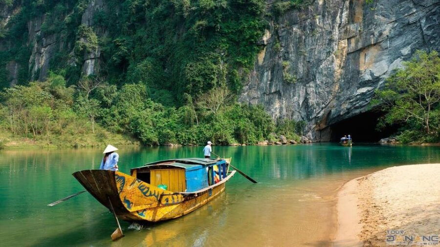 Dong Hoi: Phong Nha Caves and Paradise Caves Day Trip