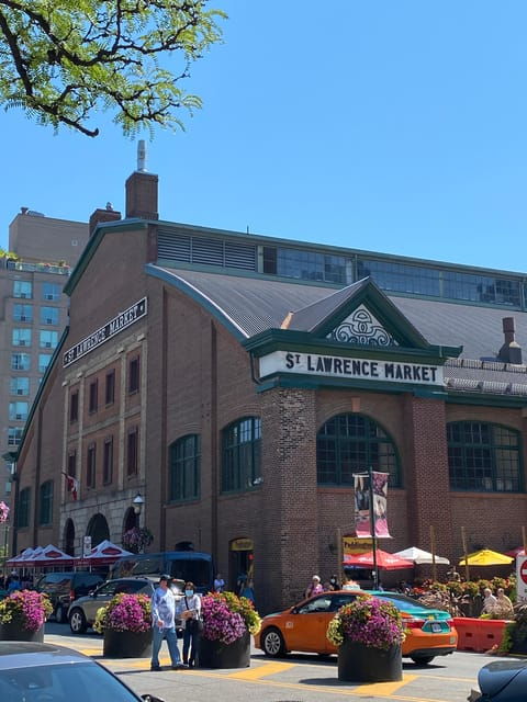 Downtown Toronto: Walking Tour Experience. English/Spanish