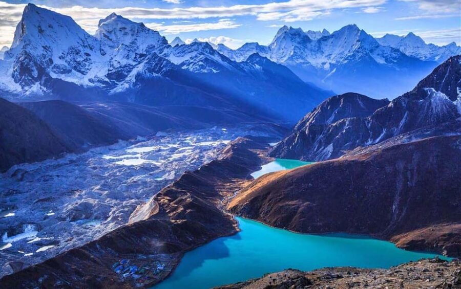 Everest Base Camp – Chola Pass – Gokyo Lake Trek – 17 Days