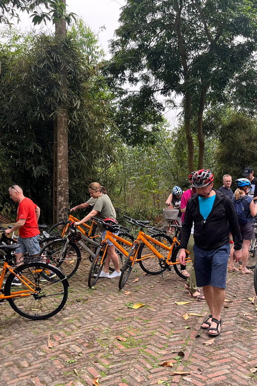 Explore Duong Lam Village With Mia Pagoda, Phung Hung Temple