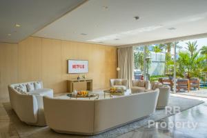 FIVE Palm Beach Villa - Three Floors, Private Pool, Jacuzzi - Villa Overview