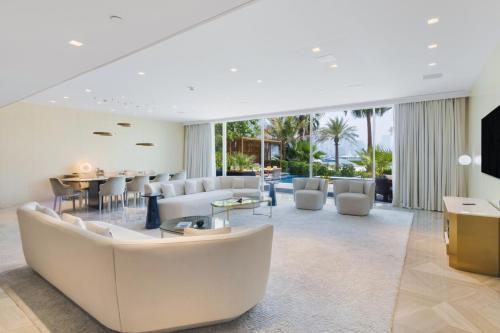 Five Palm Luxury Beach Villa With Private Pool, Panoramic Views, and Jacuzzi by Exclusive Holiday Homes - Property Highlights