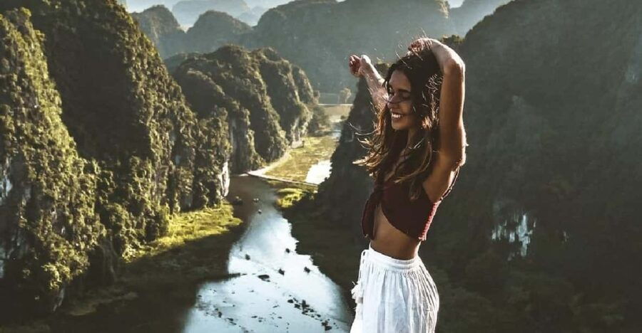 Friendly Travel: Hoa Lu – Tam Coc – Mua Cave/ Full Service
