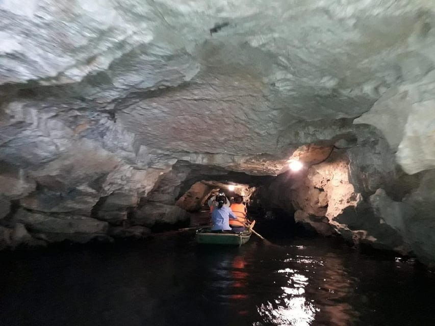 Friendly Travel: Hoa Lu/ Trang An/ Mua Cave – Limousine Car