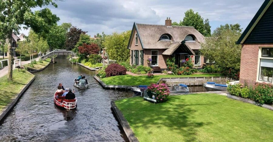 From Amsterdam: Giethoorn Small Group Tour With Boat Ride