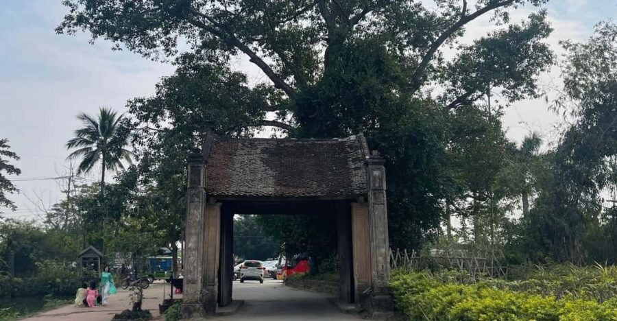 From Hanoi: Duong Lam Ancient Village Private Tour