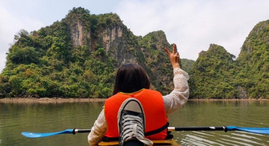 From Hanoi: Ha Long Bay Day Trip With Kayaking Group/Privare