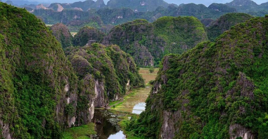 From Hanoi: Ninh Binh Day Trip Hoa Lu, Trang An and Mua Cave