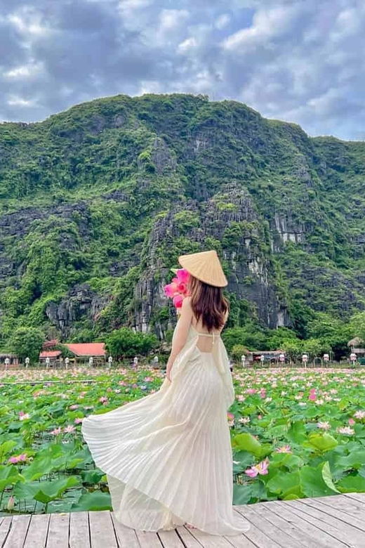 From Hanoi: Ninh Binh Group Tour With Limousine Transport