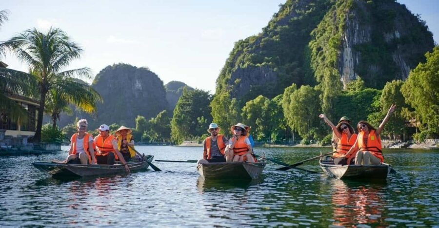 From Hanoi: Ninh Binh – Hoa Lu Tam Coc – Mua Cave Day Trip