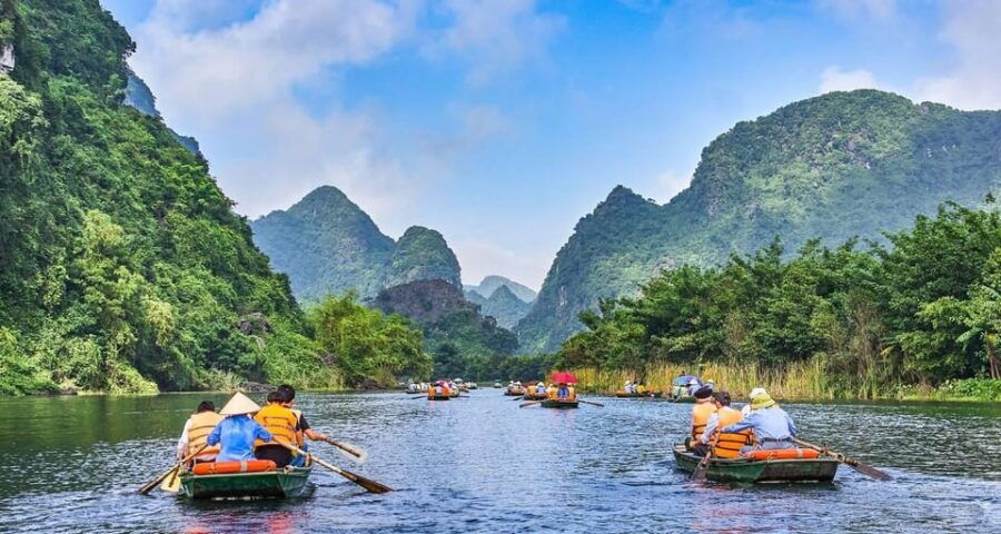 From Hanoi: Ninh Binh, Hoa Lu, Trang An, Mua Cave Day Trip