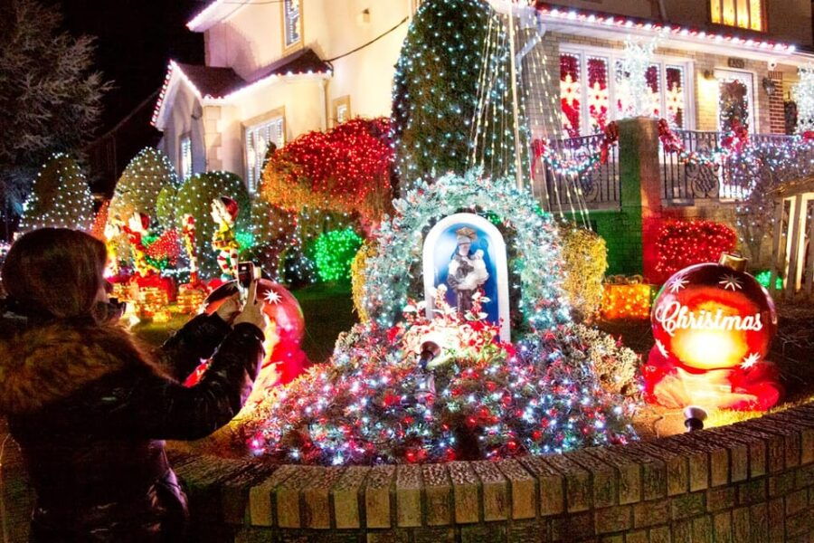 From Manhattan: Dyker Heights Lights Bus Tour