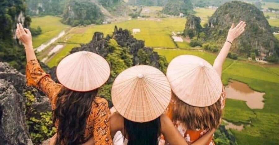 FROM NINH BINH: HOA LU – CYCLING – TAM COC –MUA CAVE