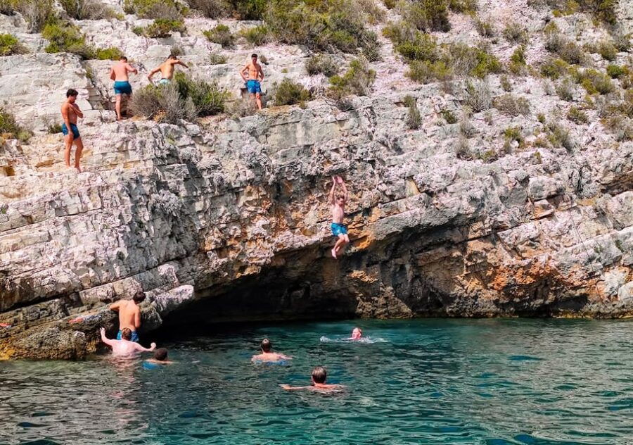 From Vis: Speedboat Tour – Vis, BišEvo & Blue Cave (Shared)