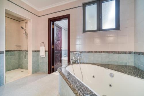 Frond D, Beach Front Villa, Palm Jumeirah - Mint Stay - Guest Experience