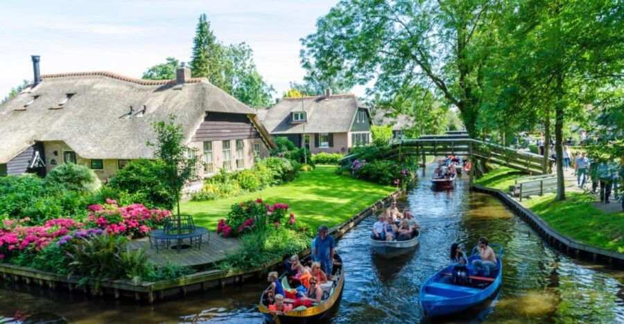 Giethoorn: Private Tour 6 HOURS
