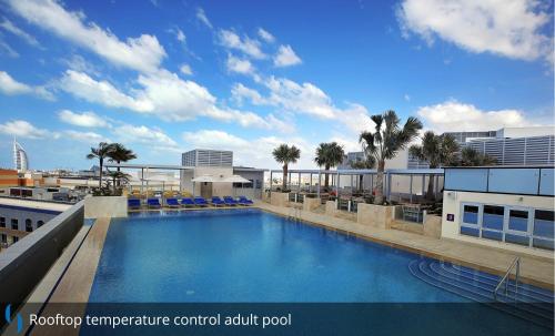 Grand Cosmopolitan Hotel - Accommodations and Amenities