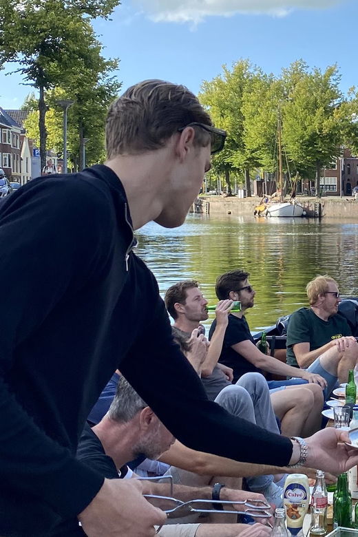Groningen: City Canal Cruise With Unlimited Drinks - Overview of the Canal Cruise