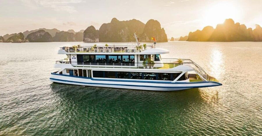 Ha Long Bay Cruise: Kayaking, Sun Set Party & Buffet Lunch
