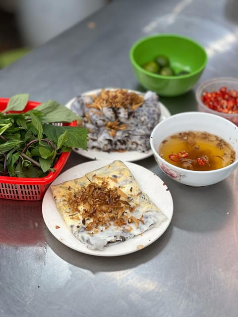 Hanoi: Authentic Food Tour With Local Pals