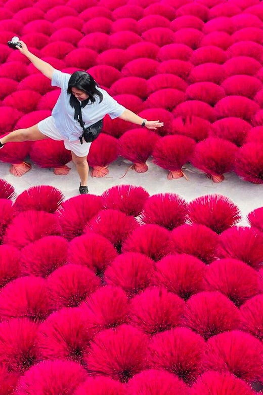 Hanoi: Incense, Hat, Lacquer Art Making Tour & Train Street