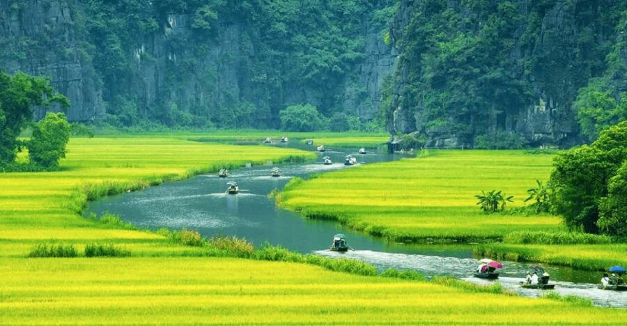 Hanoi: Ninh Binh – Halong on Land: Hoa Lu, Tam Coc, Mua Cave