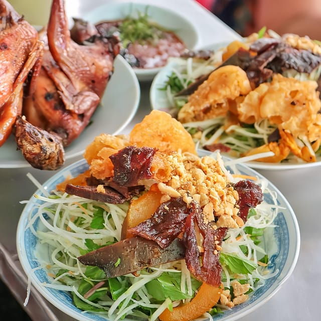 Hanoi: Private Tour Of Tasting and Train Street Experience