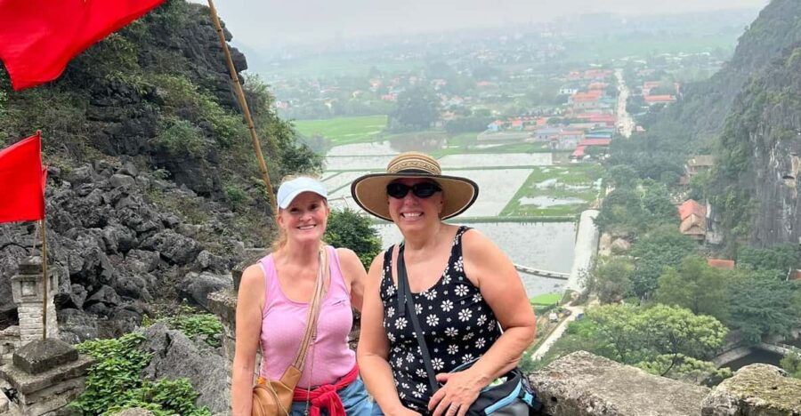 Highlight Ninh Binh Full Day Tour:Tam Coc, Mua Cave, Hoa Lu