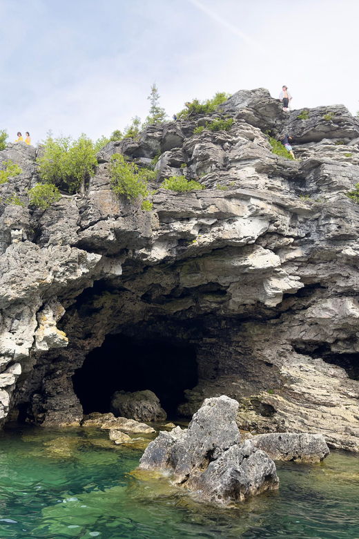 Hiking Tour on the Grotto From Toronto on Motorhome
