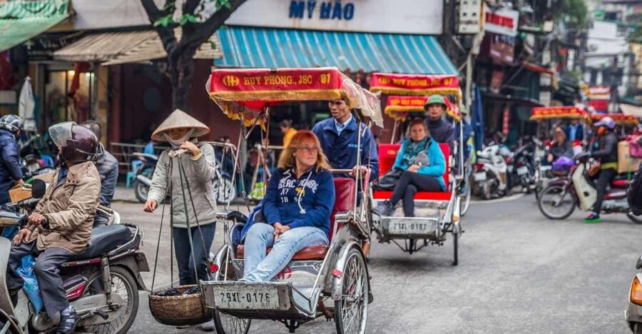 Ho Chi Minh City Cyclo Tour With English Speaking Guide - Experience Highlights