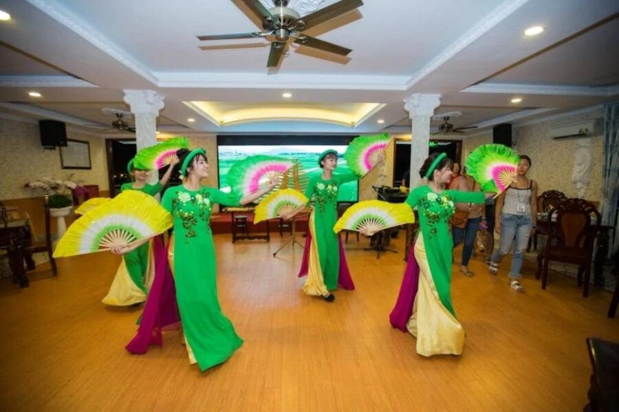 Ho Chi Minh: Dinner on Cruise Along Saigon River