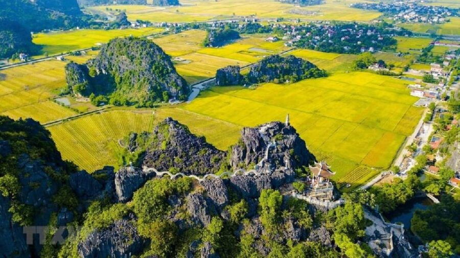 HOA LU – TRANG AN – CAVE TOUR – 1 DAY TRIP BY LIMOUSINE