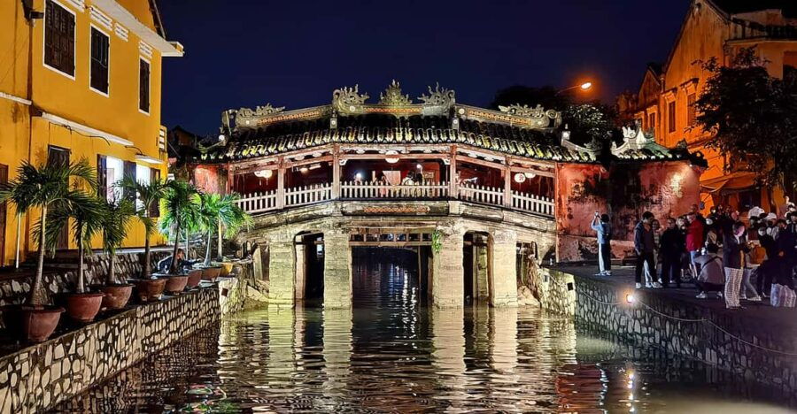 Hoi An City by Night and Release Paper Lanterns